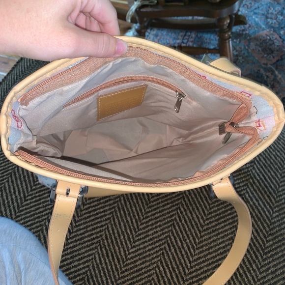 Dooney and Bourke shoulder bag - Picture 4 of 4